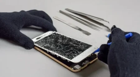 Repair-LCD-Screen-on-Phone-